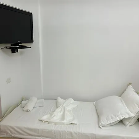 Beachside * Golem (Tirana)